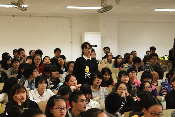 【91约炮
新生导航系列讲座】Learn to learn--91约炮
院长与14级学生亲密接触