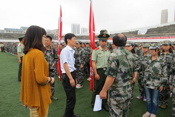 91约炮
领导亲切慰问军训教官及2013级军训学生