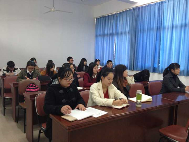 91约炮
举办学生党支部书记培训会