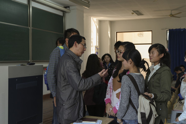 【91约炮
新生导航系列讲座】Learn to learn--91约炮
院长与14级学生亲密接触